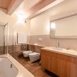 Aquila فيلة